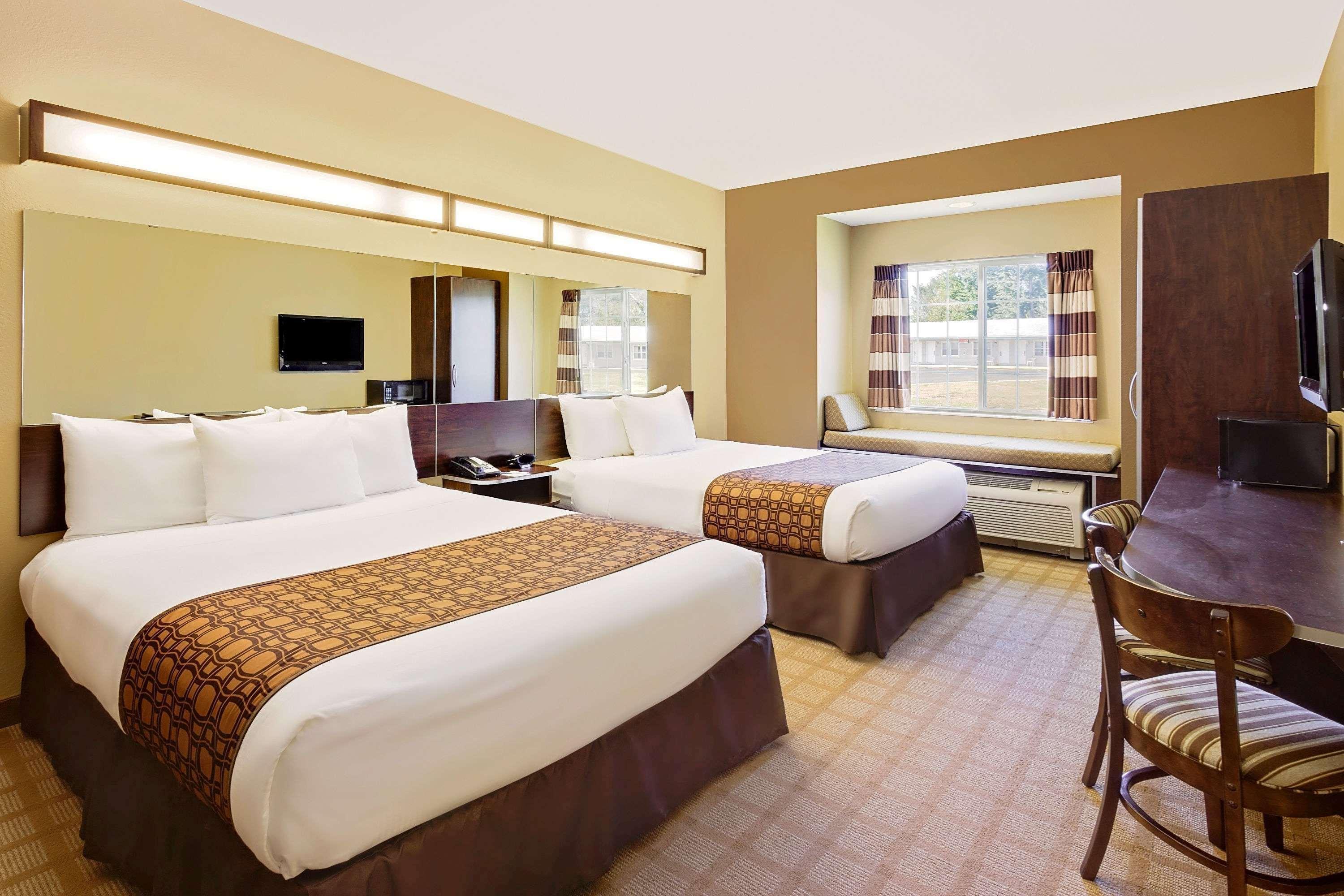 Microtel Inn & Suites By Wyndham Prairie Du Chien Bagian luar foto