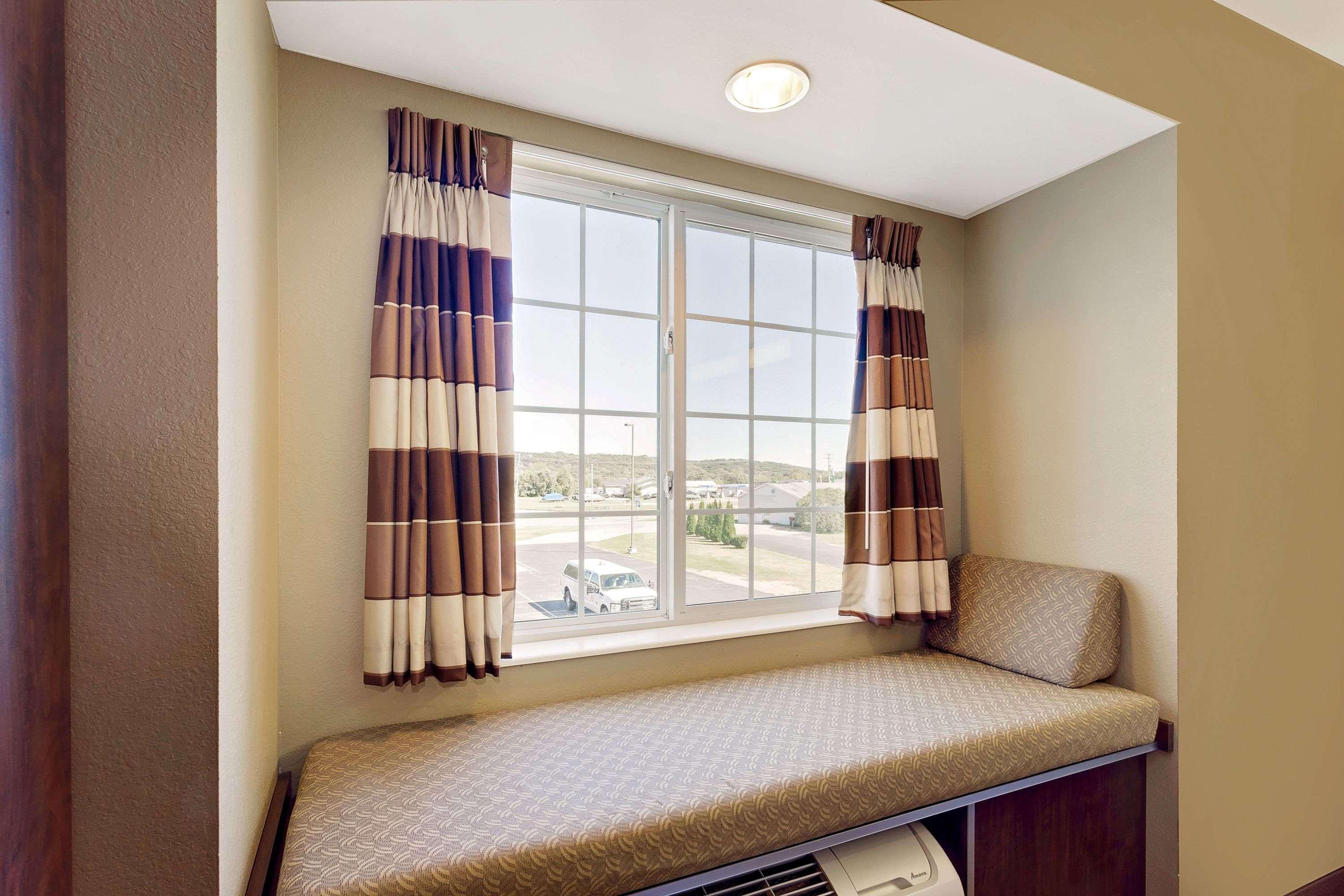 Microtel Inn & Suites By Wyndham Prairie Du Chien Bagian luar foto