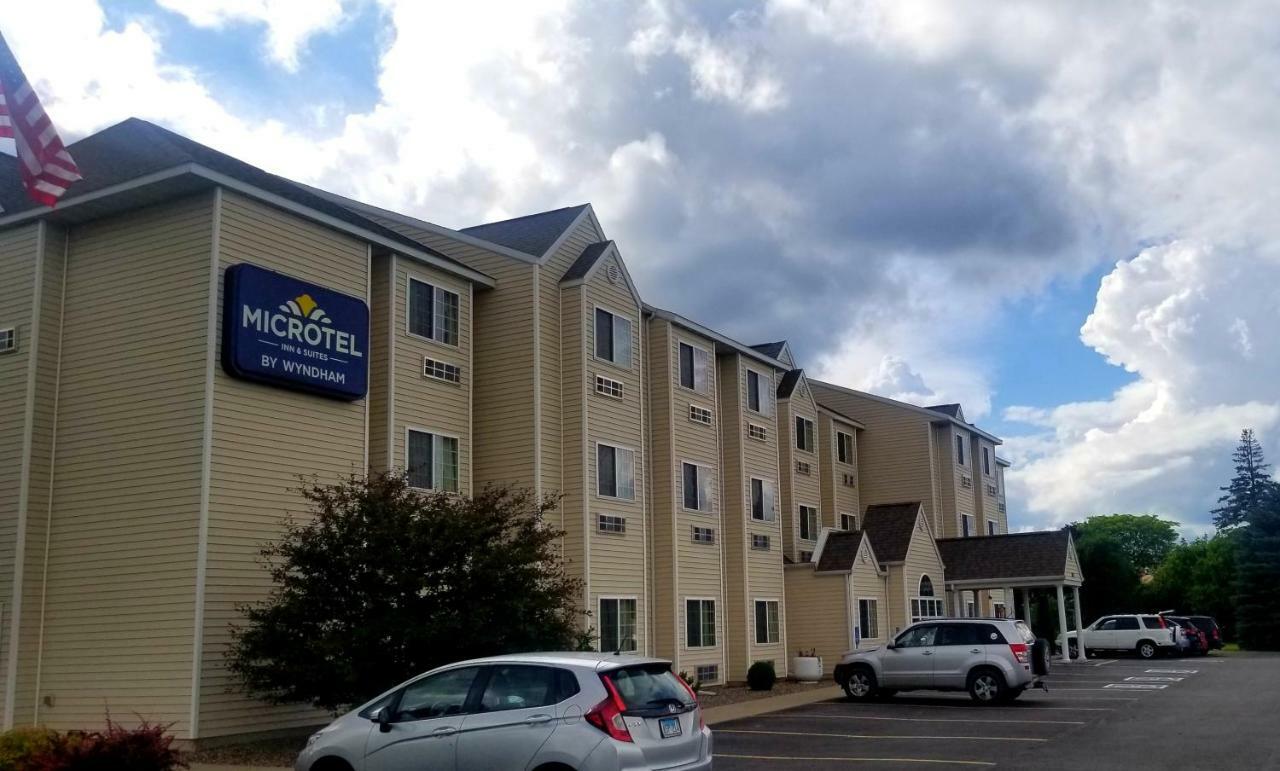 Microtel Inn & Suites By Wyndham Prairie Du Chien Bagian luar foto